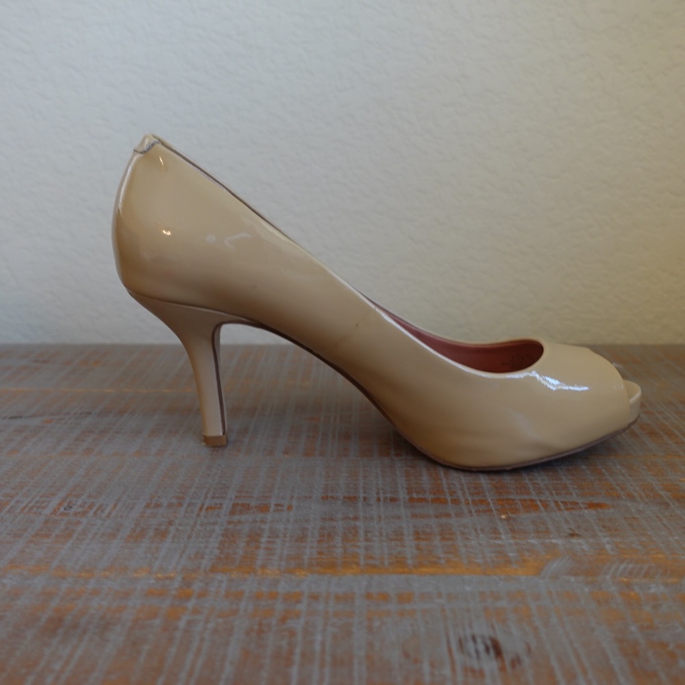 Vince Camuto Kira Nude Patent Leather Open Toe Heel Size 6.5 - Picture 8 of 10